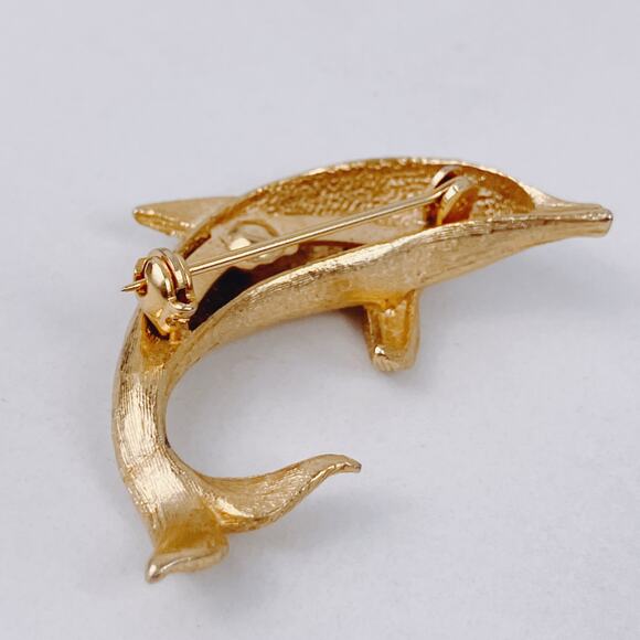 Mid Century Gold Tone Dolphin Brooch Figural Marine Animal Vintage Jewelry - Picture 6 of 7